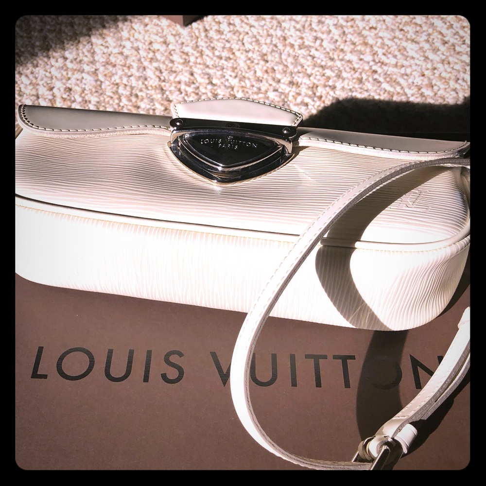 Louis Vuitton ‘08 Pochette Montaigne